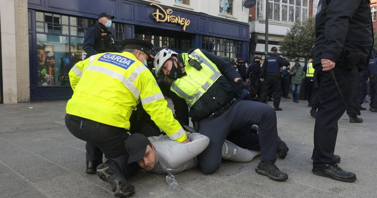 Direct |  Riots and arrests at anti-Corona protest in Dublin |  Interior