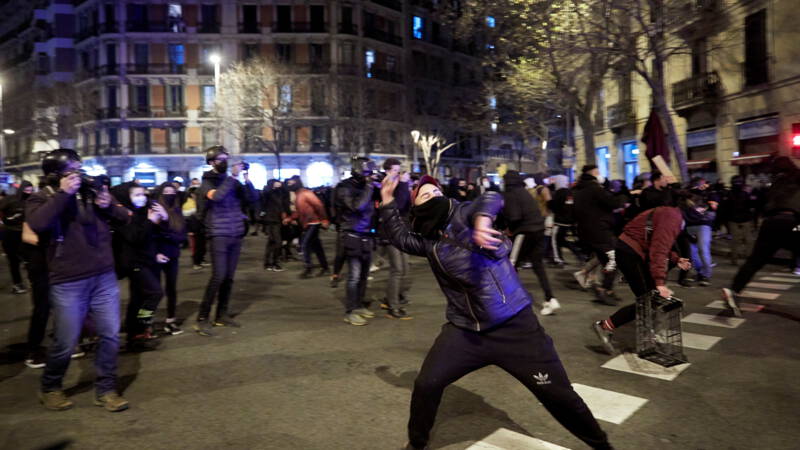 Riots on the third night in Spain to imprison the rapper