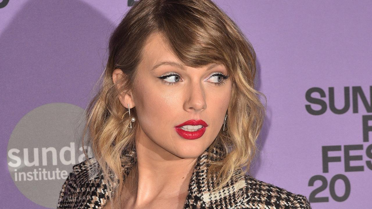 Taylor Swift's New Album Fearless: Taylor's Release Is af |  No