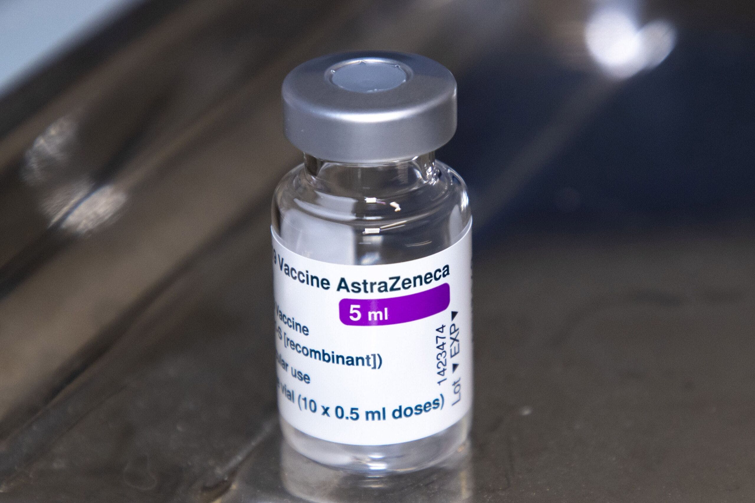 De Jonge: Breaking AstraZeneca vaccine injection doesn't delay reopening