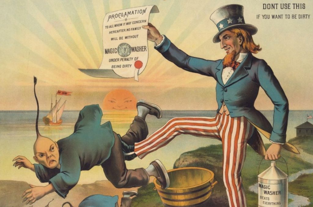 Chinese Exclusion Act - Cartoon uit 1886 met als ondertitel 'The Chinese Must Go'. Uncle Sam schopt de Chinezen het land uit
