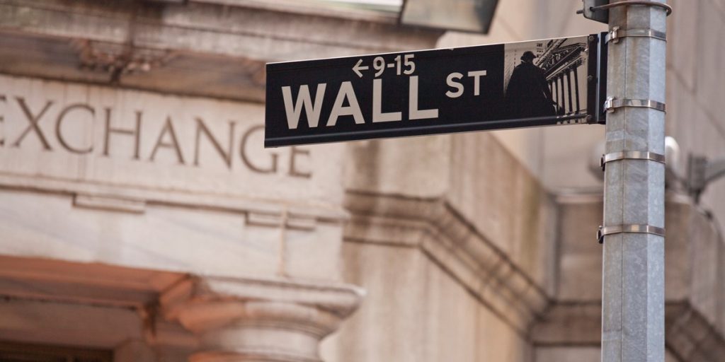 Wall Street koerst af op vlak slot