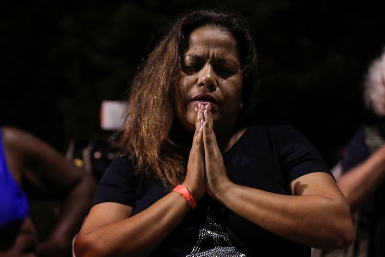 Zulema Perez prays for the victims of the apartment complex collapse.  Reuters photo