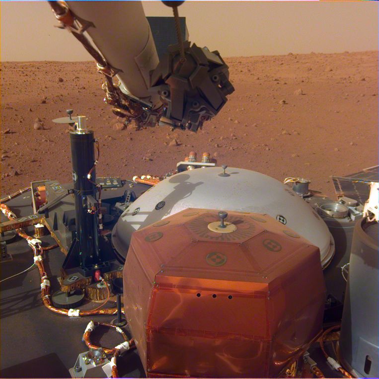 Primeur: InSight's robotic seismologist reveals deep secrets of Mars