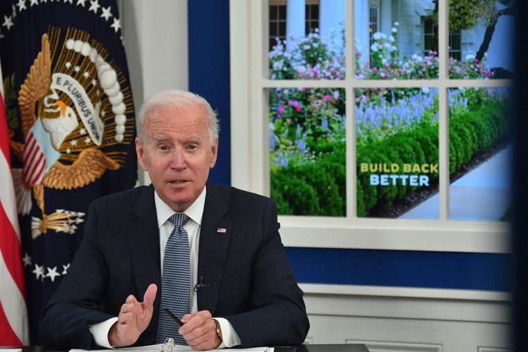 Biden criticized the use of fake decor in White House speeches