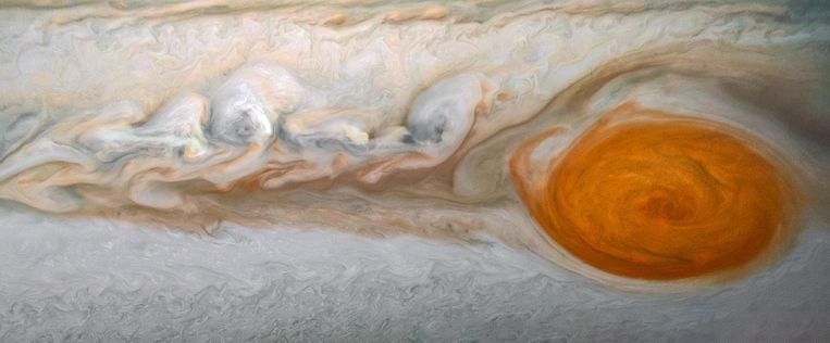 The famous mega storm on Jupiter turned out to be as flat as an atmospheric pie