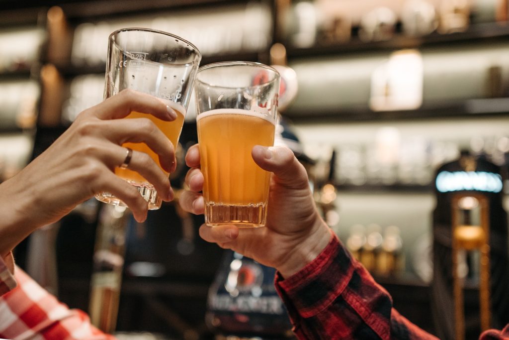 Brits are snowing in the pub all weekend: 'There's enough beer'