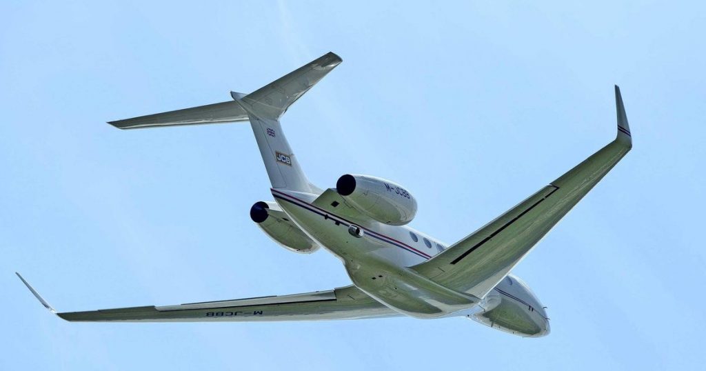 About 400 private jets fly 'green' royals and CEOs to the top of the climate abroad