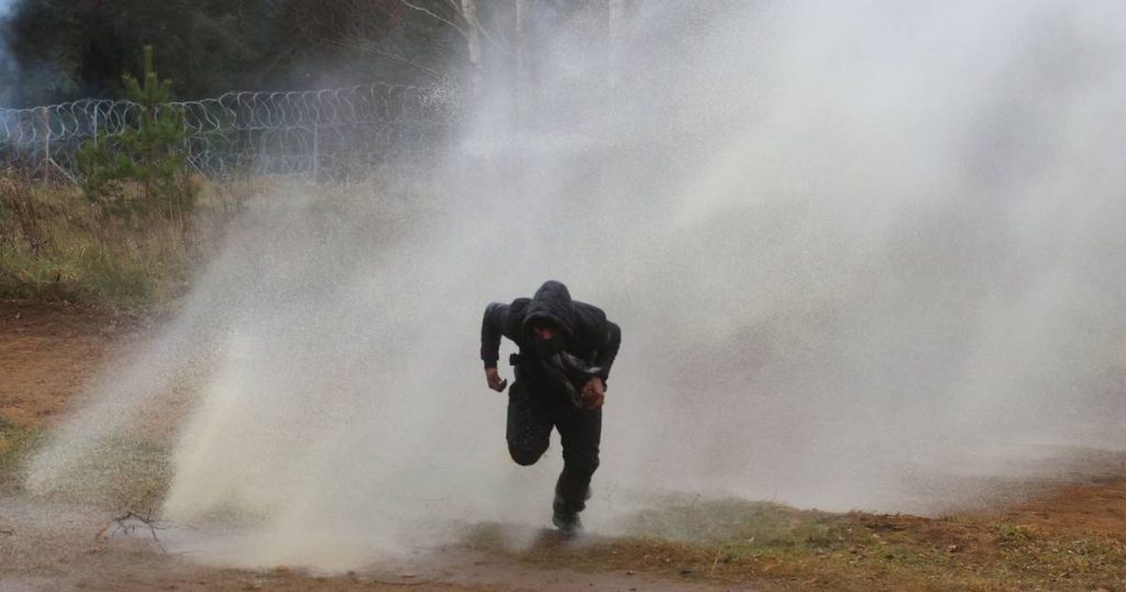 Poland launches a campaign on the border area with Belarus: water cannons and tear gas against migrants |  Instagram