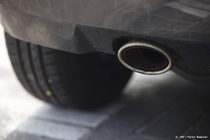 US returns to more lenient car emissions standards under Trump
