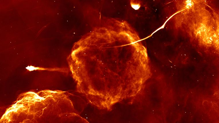 In the center is the remnant of a supernova, to the left of which there is a star, called a pulsar, which was expelled after a previous cosmic explosion.  Finally, on the right you see one of the mysterious radio leads, nicknamed 