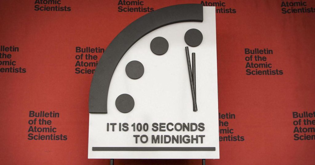 Scientists leave the Doomsday Clock from two to twelve |  abroad