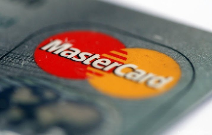 Visa and MasterCard cut off Russian institutions from the network