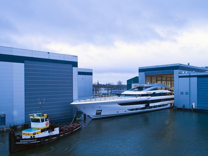 The luxury yacht Oligarch Vagit Alekperov will leave the warehouse at Heesen Yachts in Oss in January.  According to Forbes, it cost 60 million euros and is now in Montenegro.