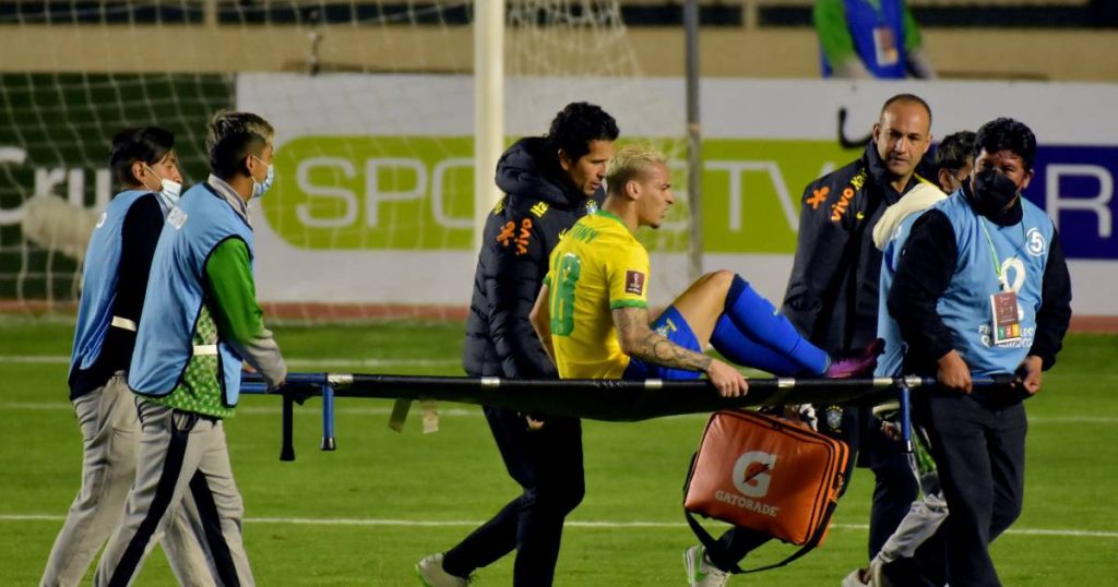 Ajax player Anthony takes to the field on the stretcher, Colombia and Chile miss World Cup, for big play-offs |  Foreign football
