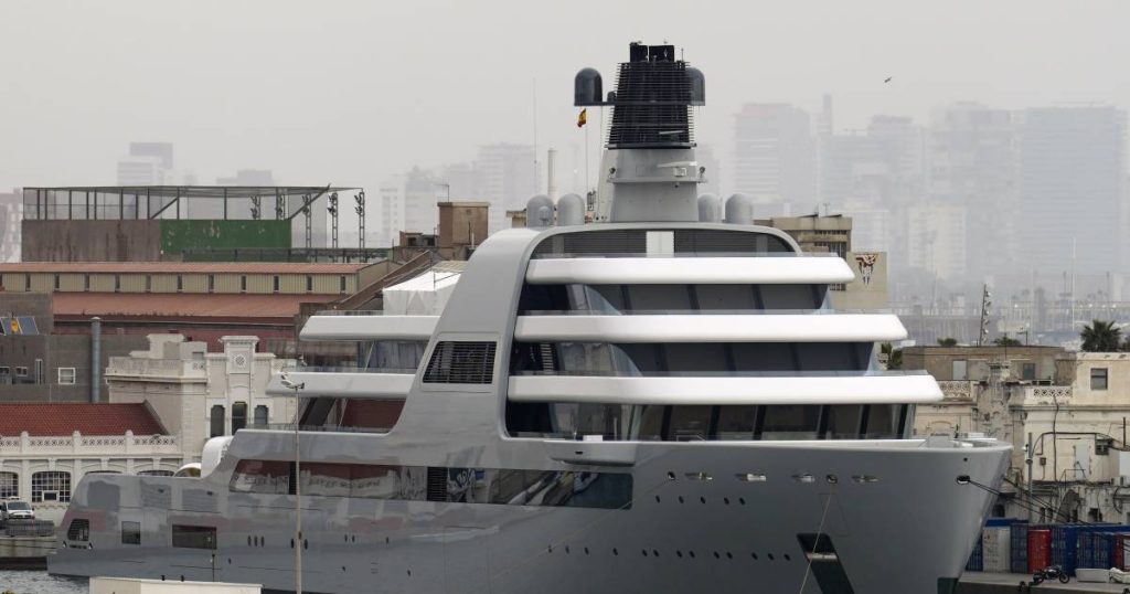 The search for luxury Russian yachts has begun |  Abroad
