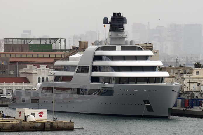 russian yacht in nice