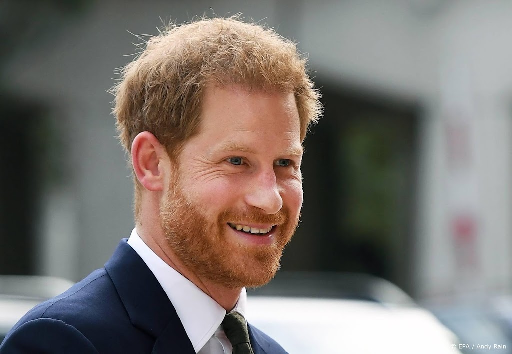 Prince Harry takes a Dutch lesson from Invictus Games