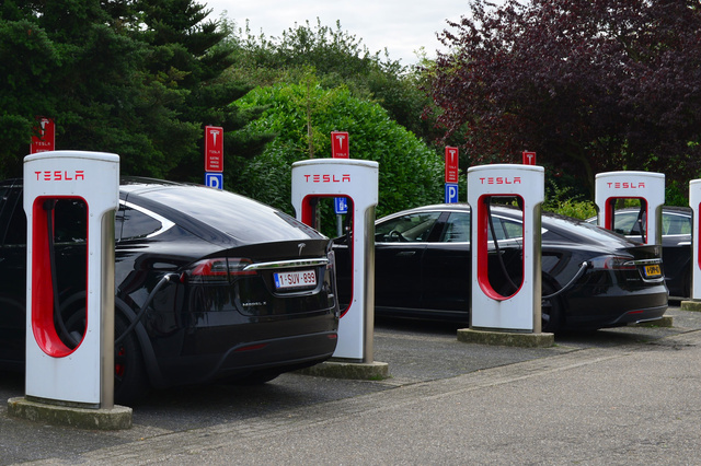 Tesla opens fast chargers for all electric cars in Belgium