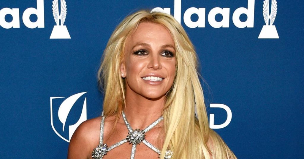 Britney Spears sings to her fans for the first time in a long time |  show