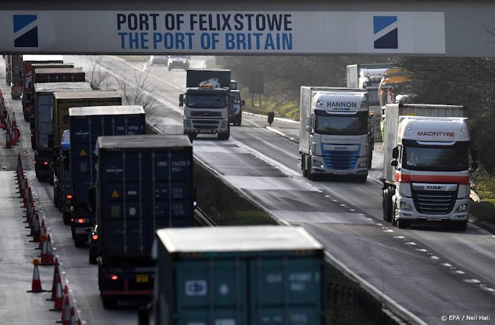 Port Felixstowe offers bonus to employees for avoiding strike