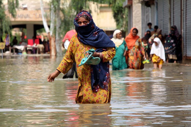 "Monster Monsoon" sweeps Pakistan, more than a thousand dead