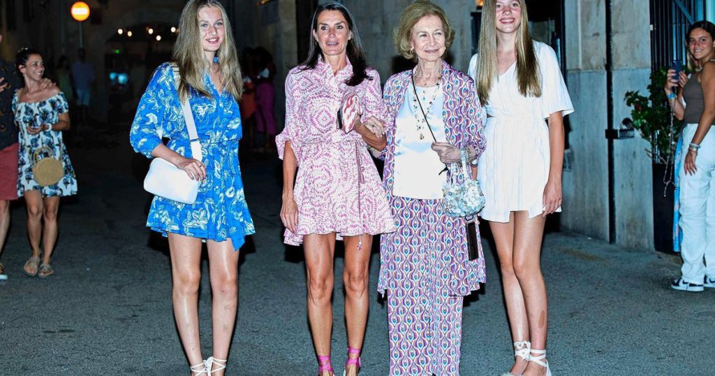 Queen Letizia's short dress softens the tongues |  Royals