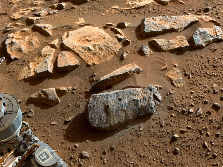 The Mars rover reveals how the floor of the Red Planet's crater was formed