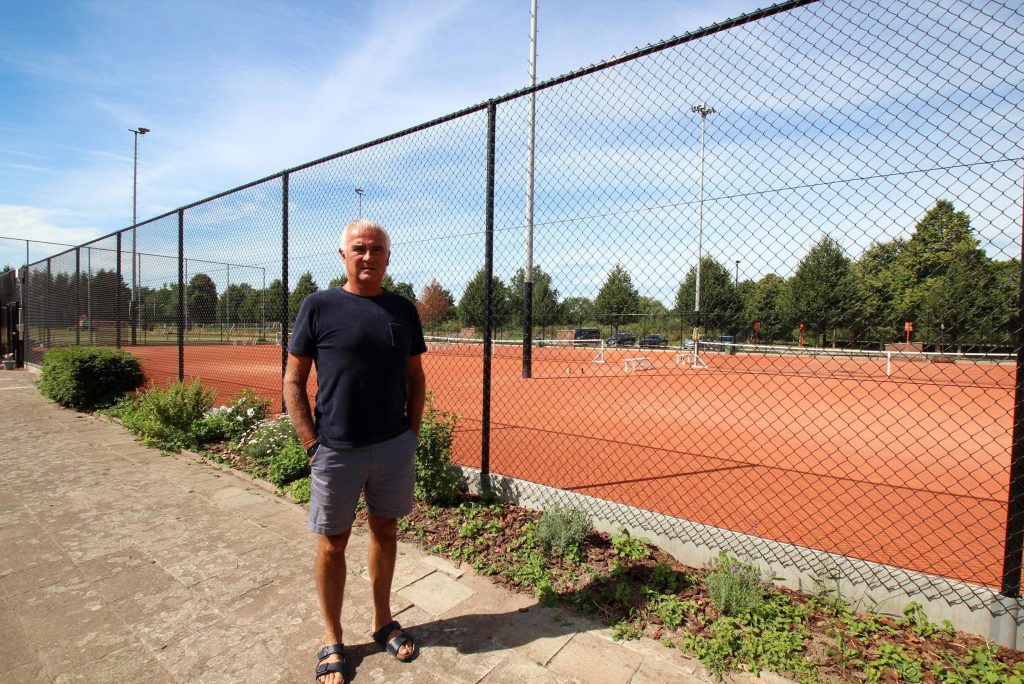 The construction of padel fields begins in the new sports park: “where families can play sports and relax” (Porsbek)