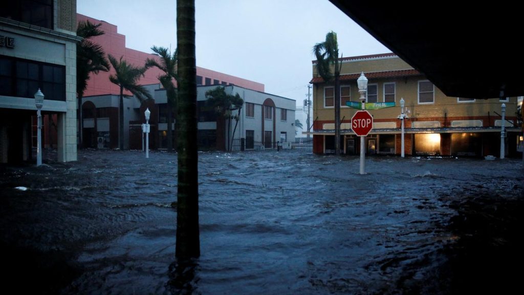 Several power outages in Florida and residents trapped in their homes due to Hurricane Ian |  Currently