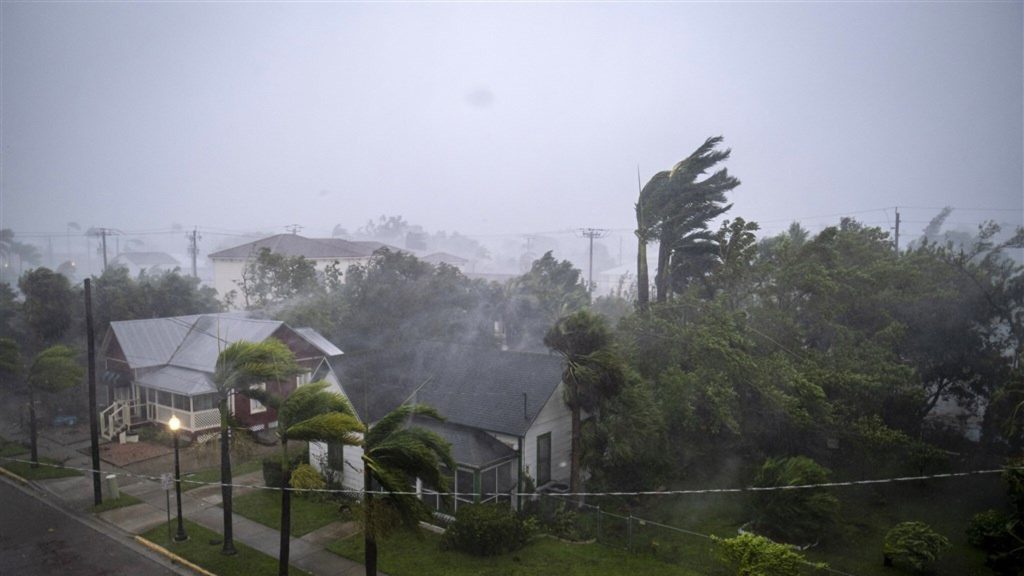 Hurricane Ian hits Florida: Fears of 'catastrophic flooding'