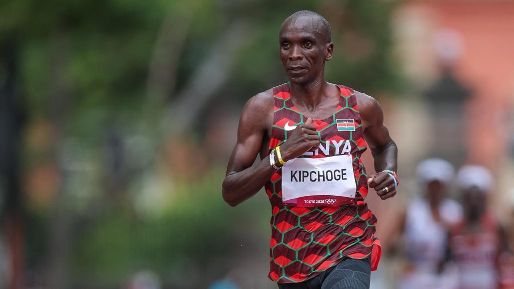 Kipchoge sets the world record in Berlin, but does not think about the time under two hours |  Currently