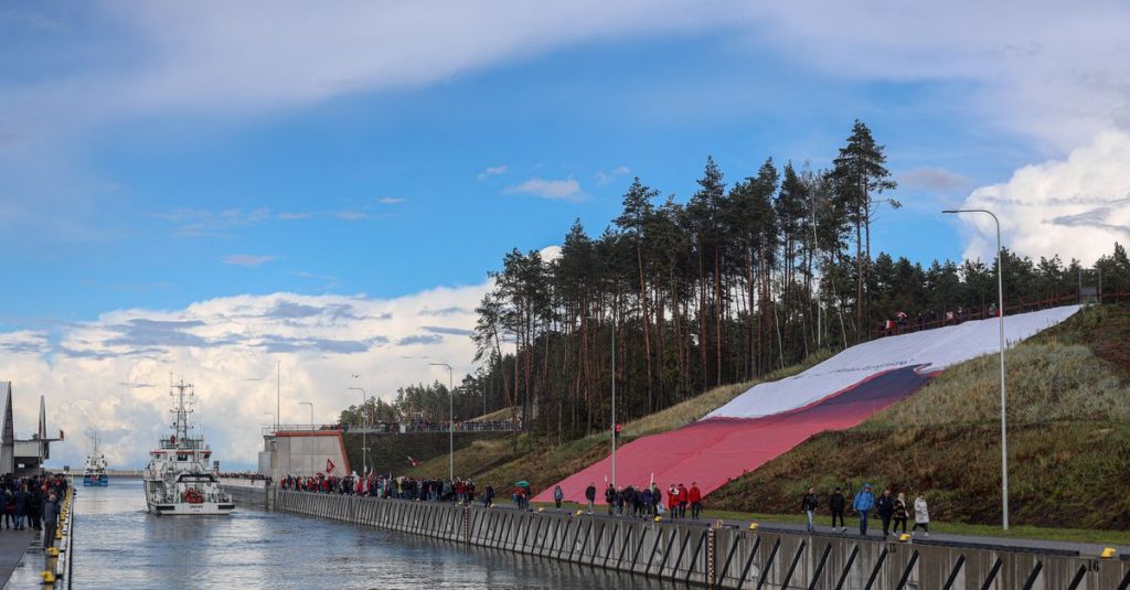 Poland opens a channel to the Baltic Sea to avoid sailing through Russian waters