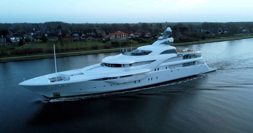 The superyacht Putin was spotted off the coast of Estonia with a new name: "Killer Whale" or "Orca" |  Abroad