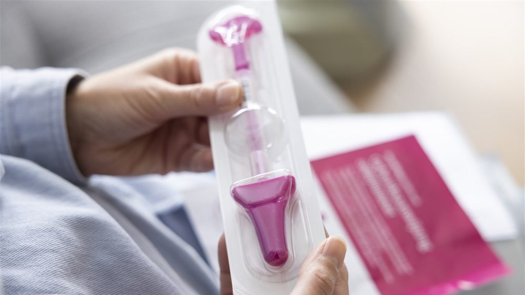 Women will be sent home for cervical cancer self-test next year