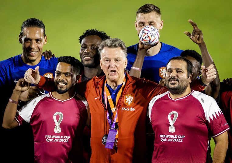 The Dutch national team meets the stadium builders in Doha: the enthusiasm was huge