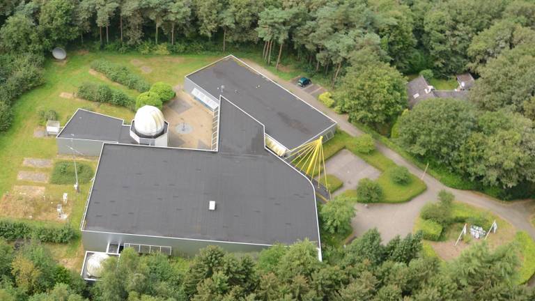 The former observatory in the woods at Hoeven has been sold to Johan Vlemmix (Photo: Photo Wammes Waggel/CC BY-SA 3).