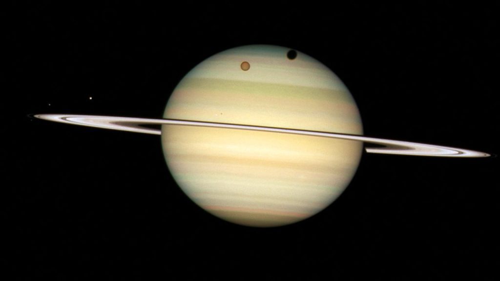 The James Webb Telescope observes clouds around Saturn's moon Titan for the first time  Technique