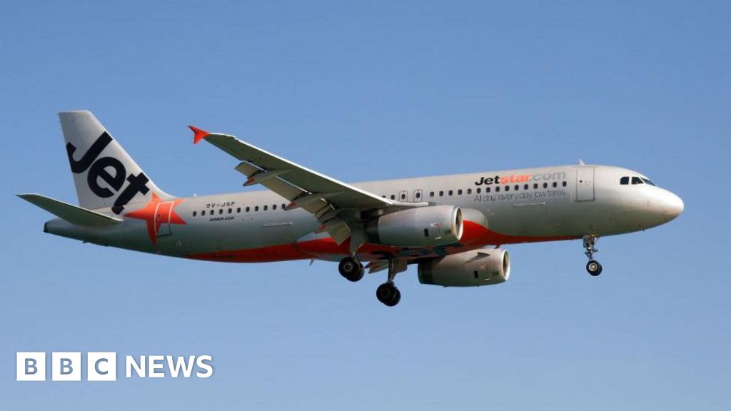 Qantas in Australia to close the Jetstar Air budget