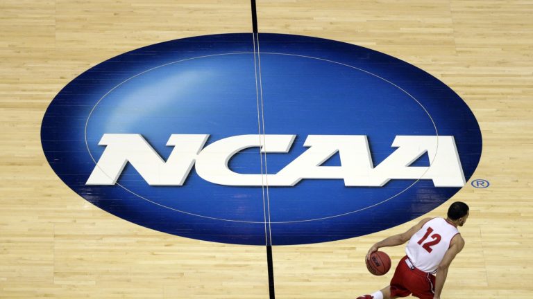 With a value of $ 2.7 billion, the era of the major funds of the sports college here officially here: NPR